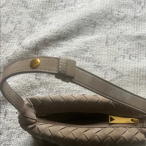 Suede woven shoulder bag - Picture 4 of 7